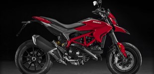 Ducati Monster 821 Stripe 2016 vs Ducati Hypermotard 939 2017